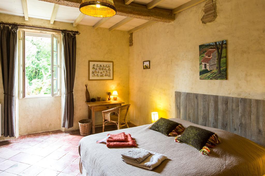 Bed and Breakfast Au Mas Des Calmettes Parisot  Екстер'єр фото