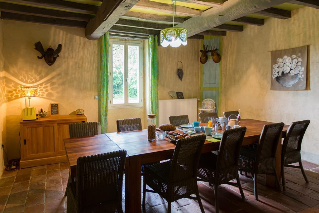 Bed and Breakfast Au Mas Des Calmettes Parisot  Екстер'єр фото