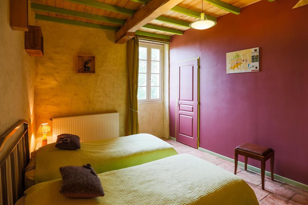 Bed and Breakfast Au Mas Des Calmettes Parisot  Екстер'єр фото