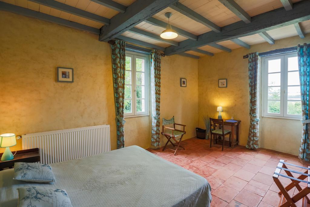 Bed and Breakfast Au Mas Des Calmettes Parisot  Екстер'єр фото