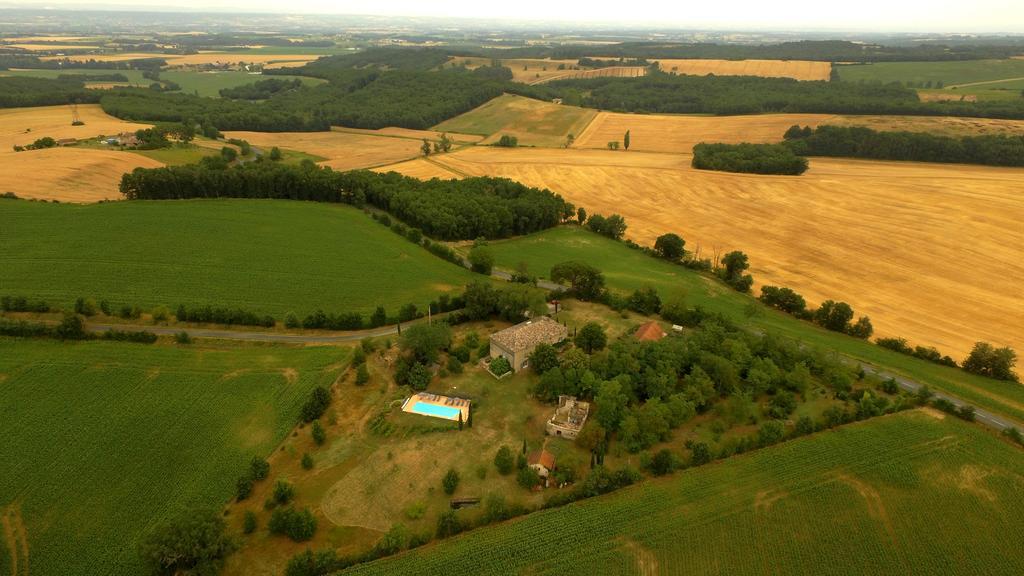 Bed and Breakfast Au Mas Des Calmettes Parisot  Екстер'єр фото
